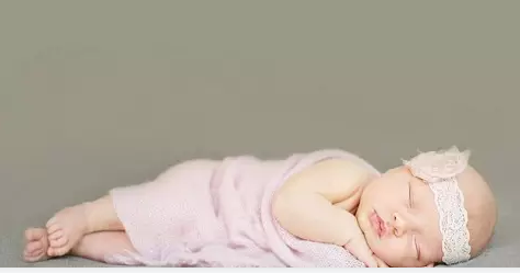 三个小妙招，巧对宝宝睡觉“黑白颠倒”