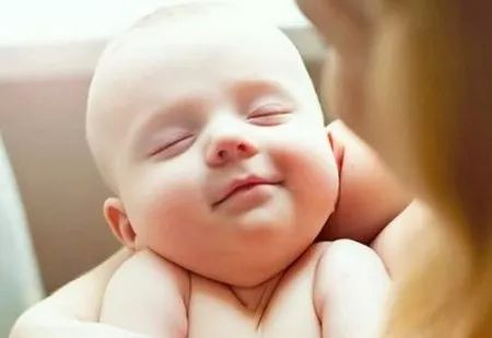 45天的新生儿有3天没有拉臭臭了，是出现什么问题了吗？