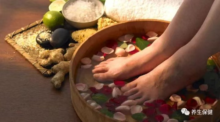 泡脚的时候加点它，三天逼出体内湿气!