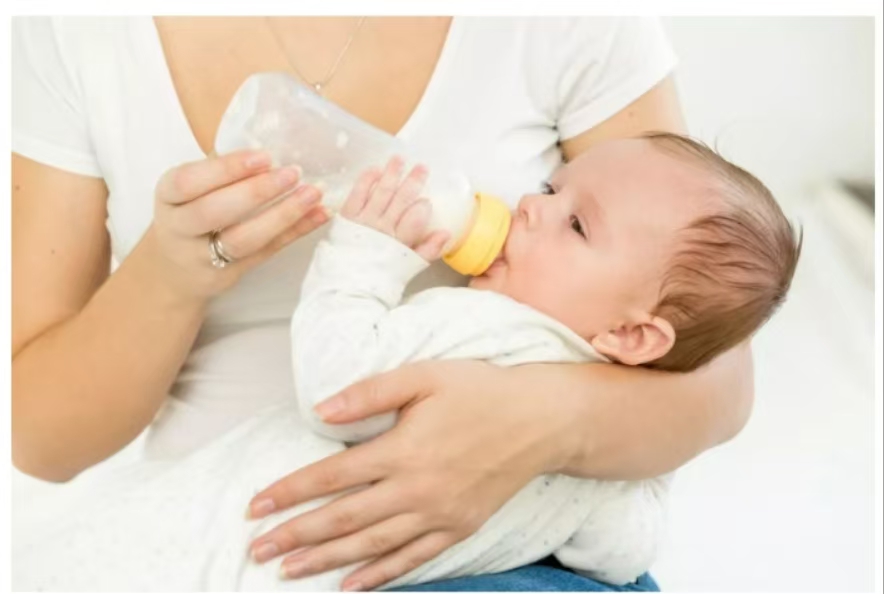 各年龄阶段的宝宝怎样喂奶才不会过量？