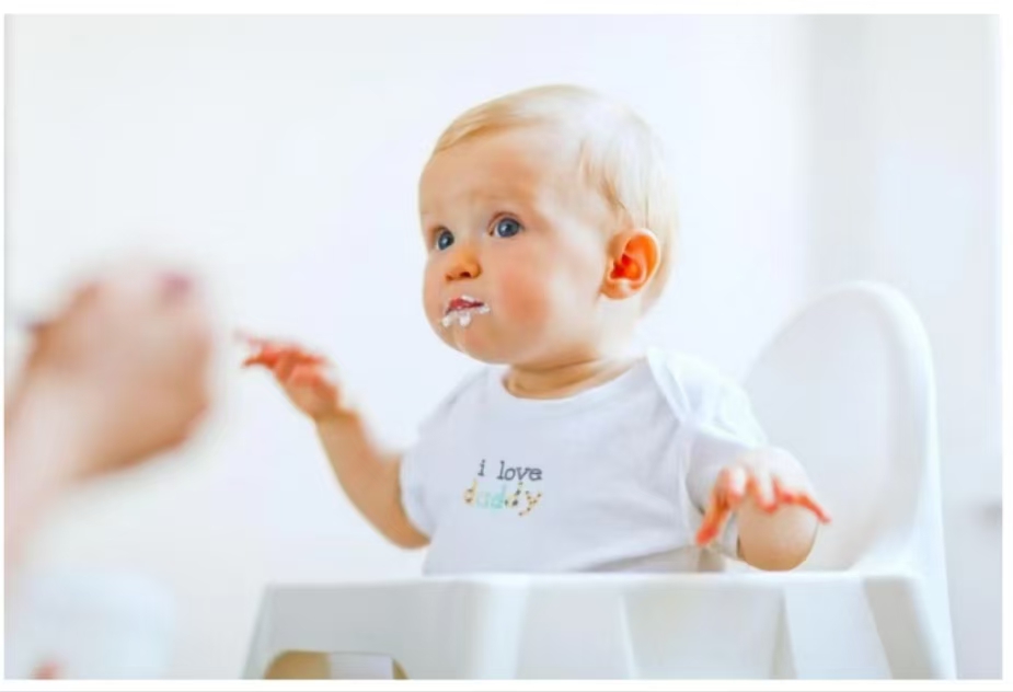 别再过度喂养，宝宝可能承受不了