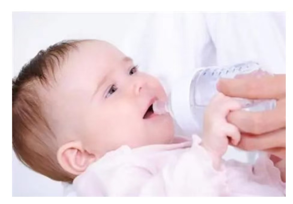  新生儿究竟要不要喝水？